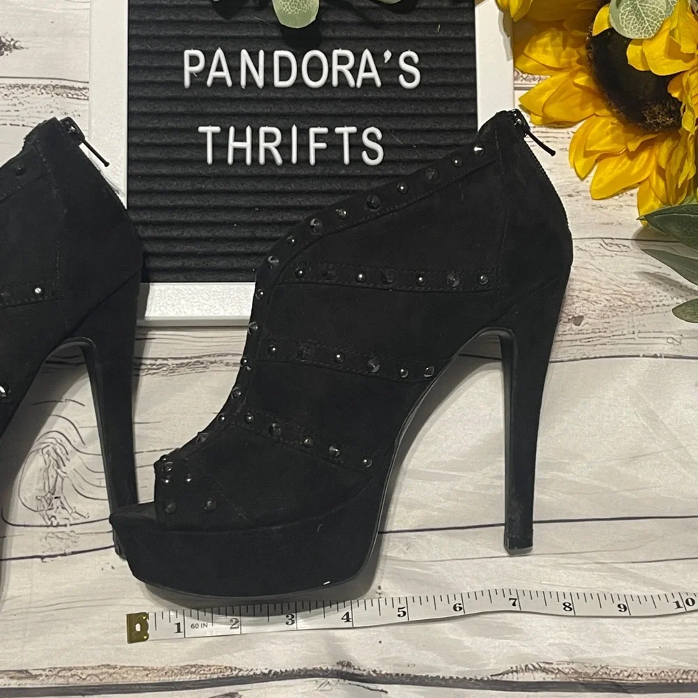 G by Guess Black Studded Heels Size 6.5 Preowned